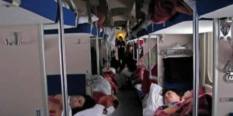 Пассажиры наехали на "Укрзализныцю" из-за серьезных проблем с новым расписанием: отдохнуть получится не всем