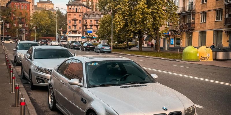 Легенда 2000-х: в Киеве заметили знаменитый спорткар BMW