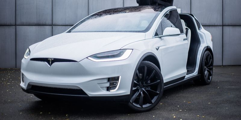 "Электричка должна быть экономной!": украинский водитель разочаровал стоимостью ремонта Tesla