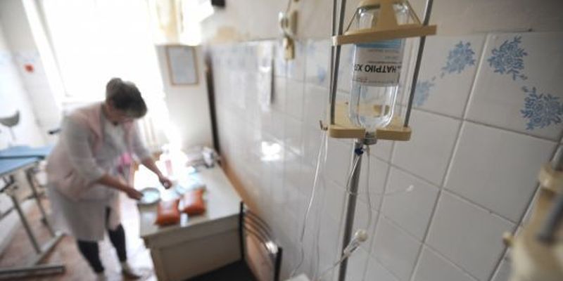 Настача персоналу і забезпечення: у Монастириській райлікарні критична ситуація через спалах коронавірусу