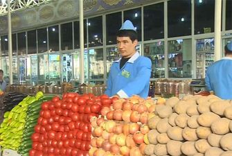 Для съемок телевизионного сюжета, на рынки Туркменистана завезли продукты