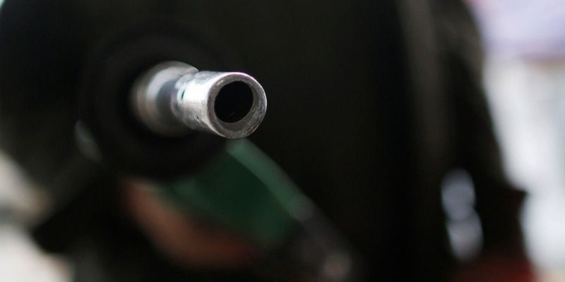 В Україні продовжує дешевшати бензин: свіжі ціни