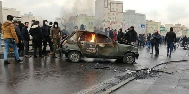 В Иране в результате столкновений протестующих с полицией погиб 21 человек