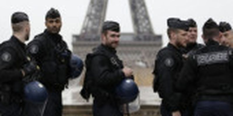 Після перемоги Марокко та Франції на ЧС-2022 фанати вийшли святкувати перемогу в центрі Парижа: відбулися сутички з поліцією
