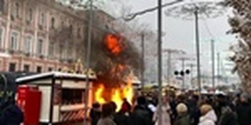 Пожар возле Софийской площади: горит киоск