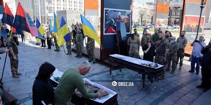 Были кумовьями и погибли в один день: в Киеве простились с военными Сергеем Коновалом и Тарасом Петришиным. Фото и видео