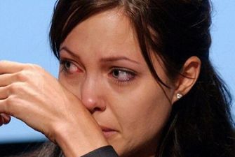 Анджелина Джоли расплакалась, провожая сына в университет
