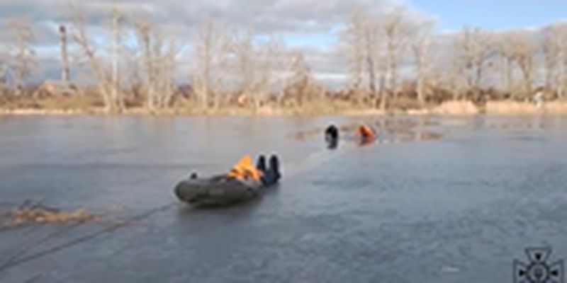 В Полтаве спасли провалившуюся под лед женщину, мужчина утонул