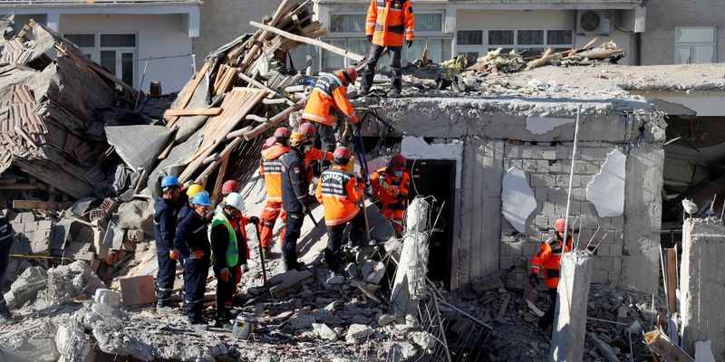 Землетрус у Туреччині: кількість жертв зросла до 35 осіб, ще 9 - під завалами