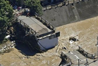 Тайфун обрушился на Японию, погибли два человека