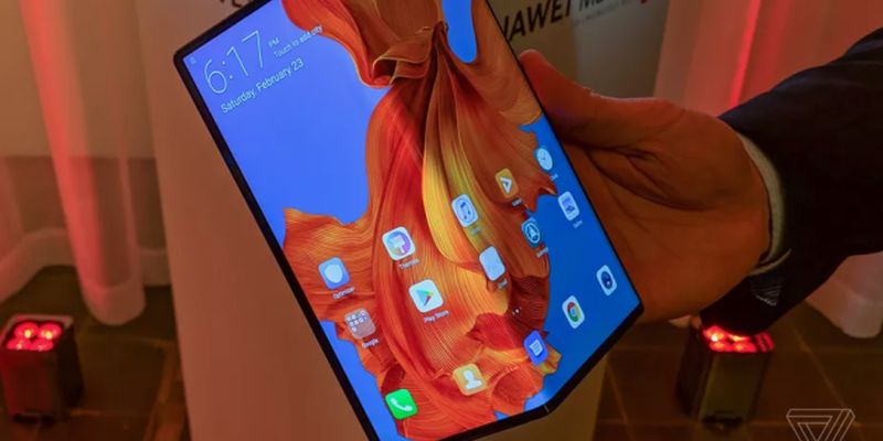 Huawei запустил в продажу гибкий смартфон с 5G