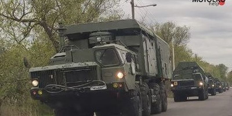 Беларусь продолжает стягивать военную технику к границам Украины: видео и карта