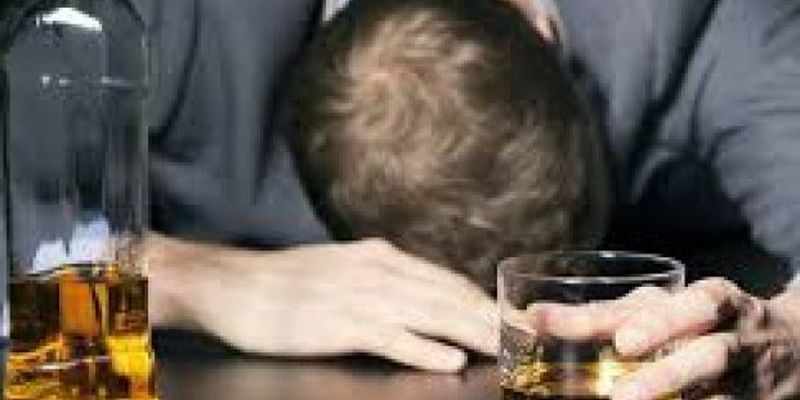Врачи назвали ранние симптомы проявления алкоголизма