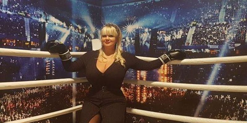 Планує побити рекорд Усика: українка з тринадцятим розміром грудей розпочне кар'єру в боксі