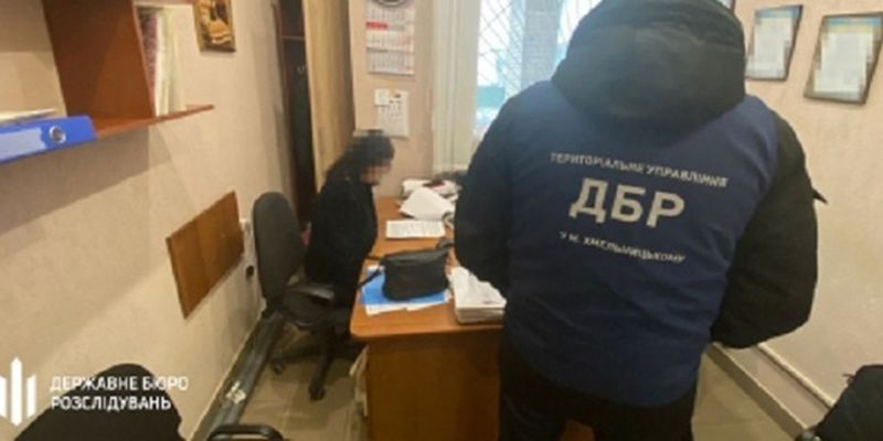 Чиновница райсуда в Винницкой области требовала $2000 взятки