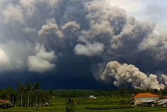 Найбільший вулкан Індонезії активізувався: відбувається евакуація населення