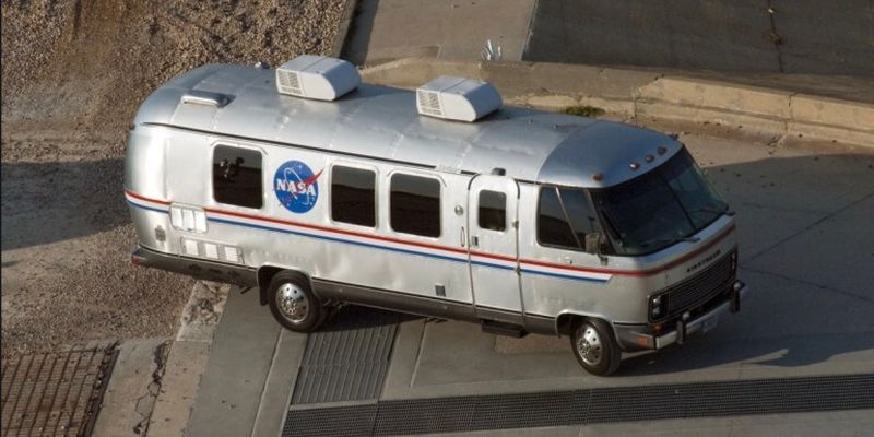 Электрокроссовер Tesla Model X стал официальным транспортом NASA для миссии SpaceX, он будет доставлять астронавтов на стартовую площадку
