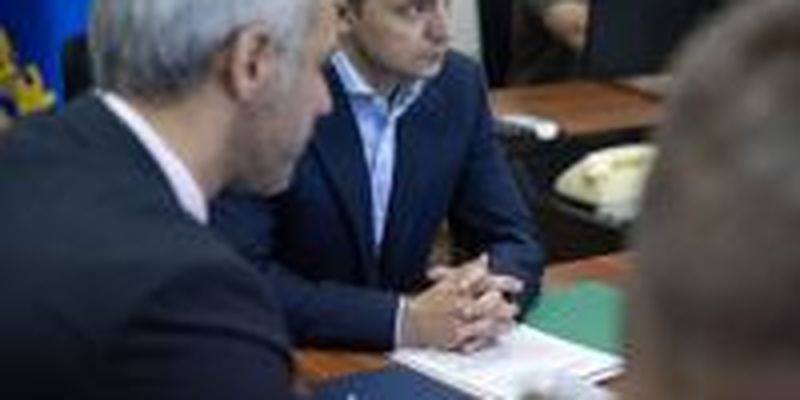 Зеленский внес в ВР законопроект об изменениях в Конституцию по децентрализации