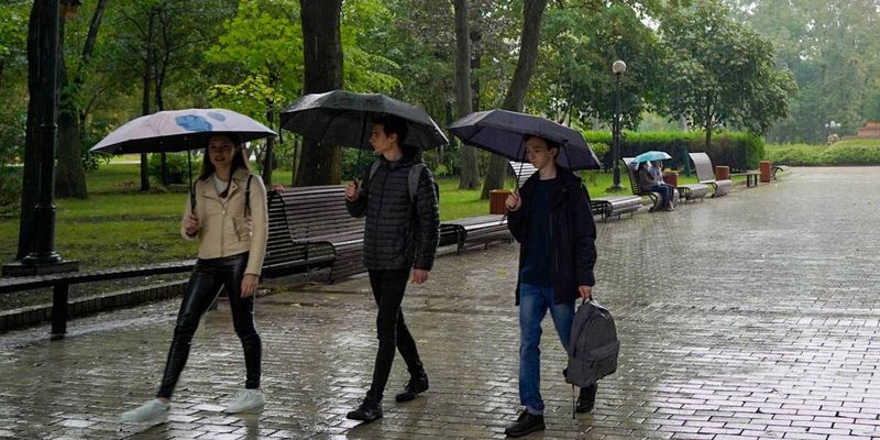 Сезон дождей и похолодания в Киеве скоро завершится: когда в город придет солнце