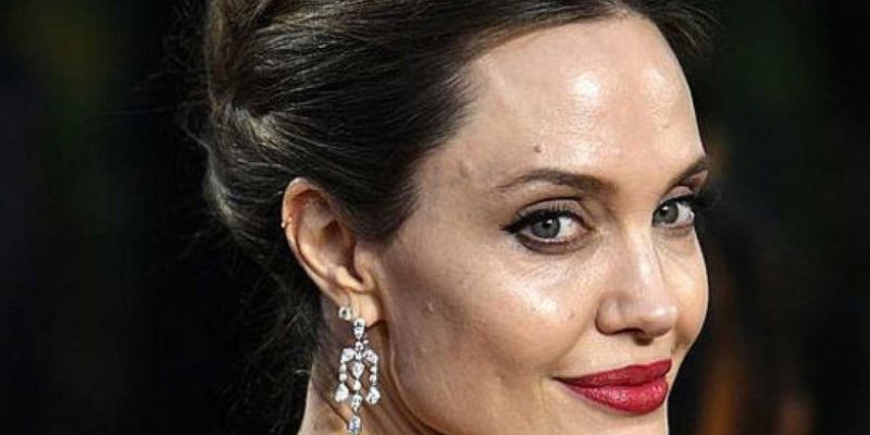 Шейк, Джоли и другие: В Сеть слили фото голливудских красоток без обработки
