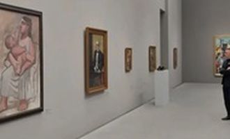 В Мюнхене уволили работника музея, разместившего свою картину в галерее