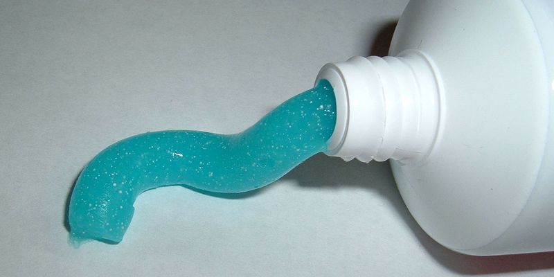 Самые удивительные способы применения зубной пасты