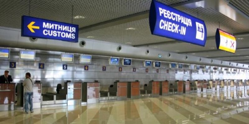 Из "Борисполя" несколько часов не могут улететь пассажиры: в аэропорту скандал
