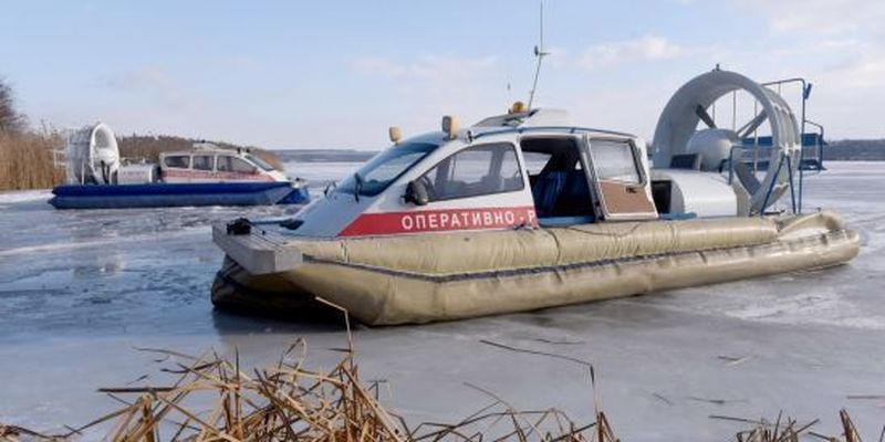 Поблизу Канева під лід провалилися двоє рибалок і дитина: рятувальники знайшли тіло одного загиблого