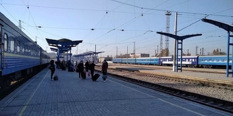 Из-за удара по Днепру задерживаются поезда: "Укрзализныця" обновила график