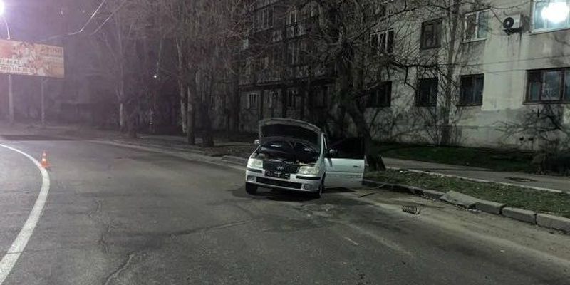 Автокатастрофа у Миколаєві: загинули дві людини, пасажирку авто госпіталізували