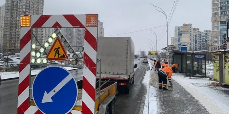 Снегопад в Украине: на дороги вывели 1,3 тысячи единиц техники