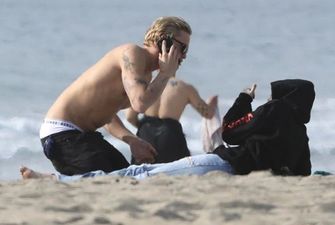 Майлі Сайрус з новим бойфрендом відпочиває на пляжі