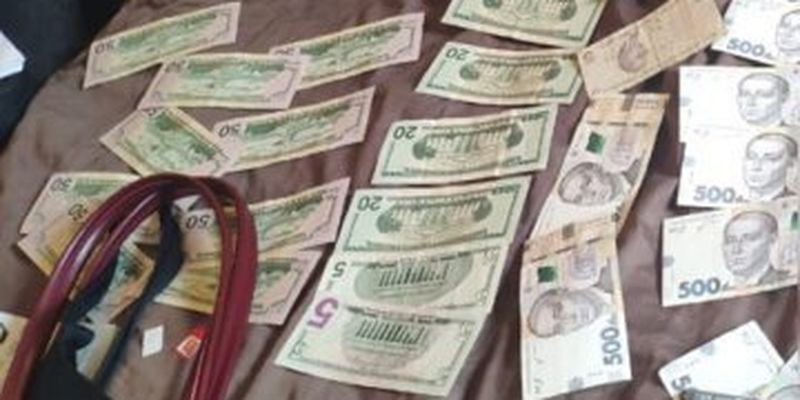Украинцам подсунули поддельные доллары: где можно было получить фальшивую валюту