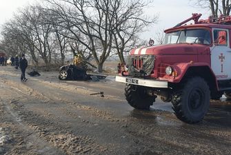 Авто разорвало пополам: в ДТП на Херсонщине погибли два человека