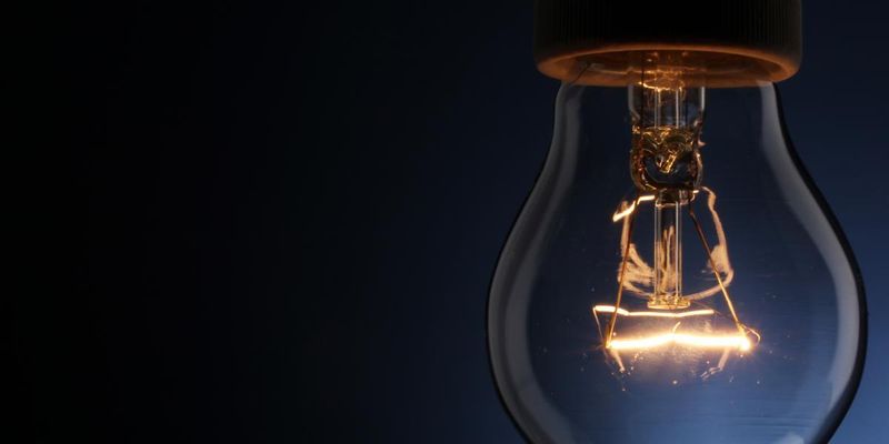 Відсьогодні українці можуть поміняти лампи розжарювання на енергоощадні LED-лампи