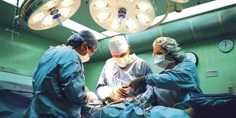 Оставили память об операции? Под Киевом хирурги зашили в тело ребенка посторонний предмет