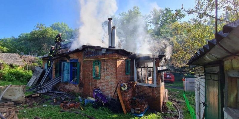 У Харківській області внаслідок пожежі постраждали мати з немовлям