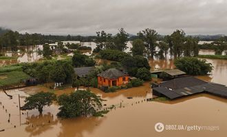 В Бразилии интенсивные дожди унесли жизни более полусотни человек, почти 70 тысяч вынуждены эвакуироваться. Видео