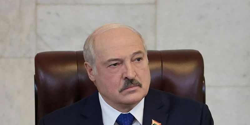 Лукашенко погрожує заборонити Білорусі приймати літаки з України