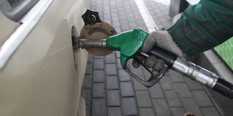Почему в Украине дешевеет топливо и насколько могут снизиться цены в декабре