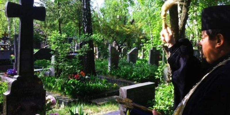 В помещениях ритуальной службы на Лесном кладбище столицы проходят обыски