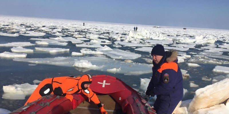 "Російський екстрим": на Сахаліні врятували 250 рибалок, які дрейфували на крижині