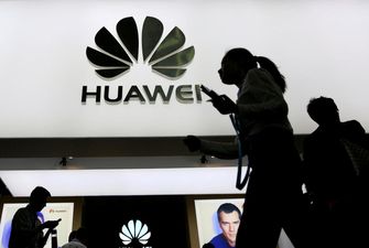 Ще чотири компанії крім Google призупиняють роботу з Huawei - Bloomberg
