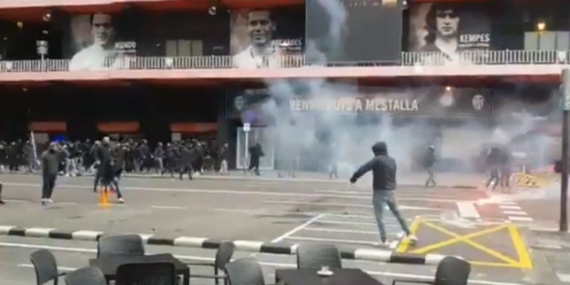 Іспанські фанати влаштували бійню перед матчем Барселони