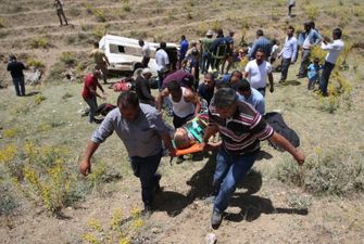 В Турции разбился автобус с мигрантами: 16 погибших