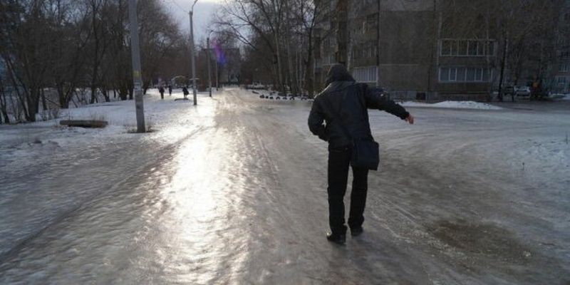 Погода на 4 грудня: українцям доведеться навчитися тримати рівновагу