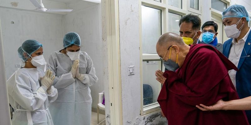 Далай-лама привился от коронавируса "украинской" вакциной