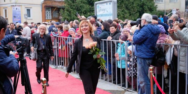 Скандал у "Молодому театрі": Римма Зюбіна зробила гучну заяву про звільнення