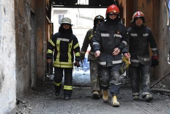 На месте пожара в Одессе разыскивают четырех человек