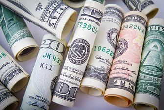 Обмен желтых долларов и валюты с повреждениями: НБУ разъяснил нюансы после скандала с допкомиссиями